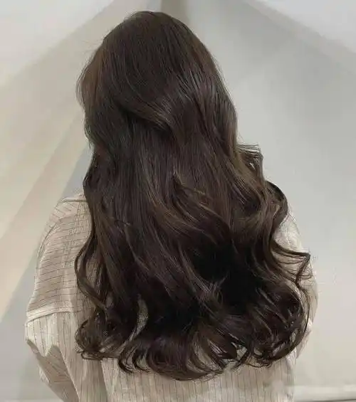 根据不同配方和比例,颜色也不相同黑茶棕色比黑色浅点,比巧克力色深点