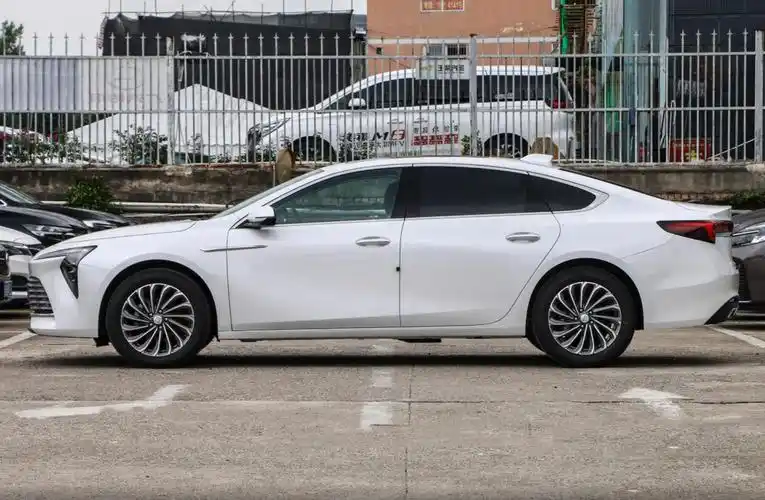 别克君越近期行情,优惠5万元左右,轴距2905mm,适合家用