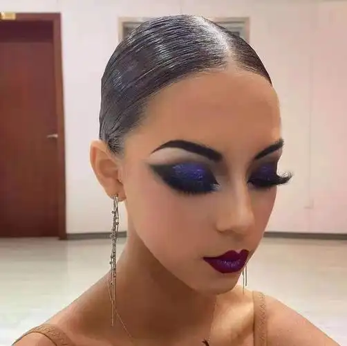 拉丁舞舞者为什么一定要大浓妆呢?