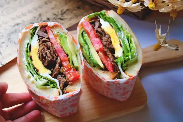 原创早上用5分钟做一份三明治,食材丰富营养,简单还快手