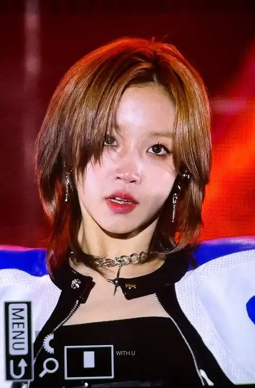 宋雨琦改编灰色轨迹国语版##宋雨琦赛车服短发造型