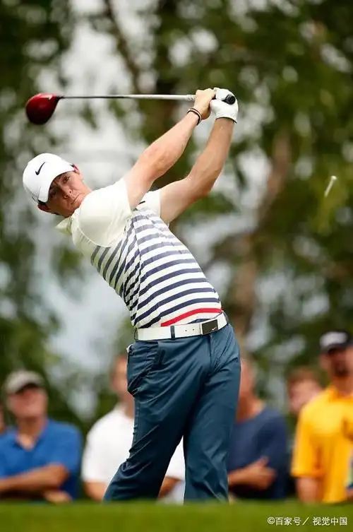 麦克罗伊是甩着挥杆