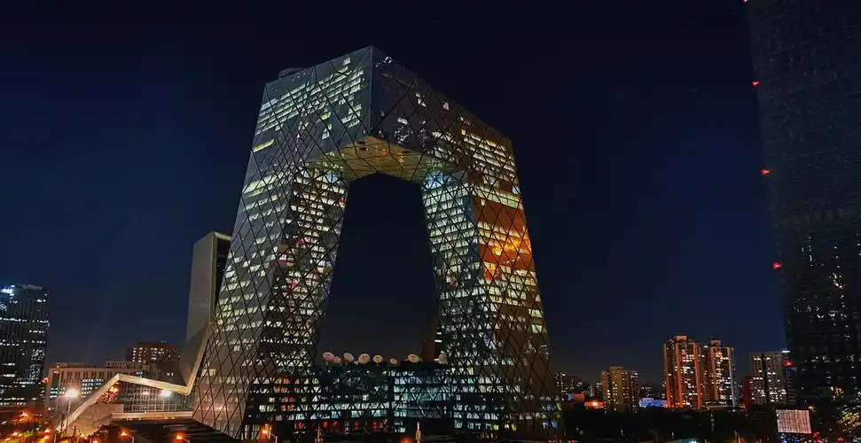 华灯初上的大裤衩~有幸在晴日的夜晚拍到