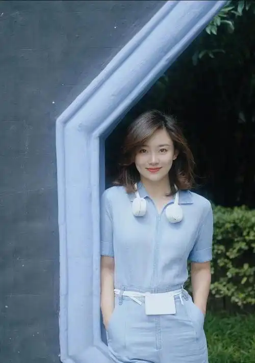 从央视宠儿到边缘人物,央视主持人李七月的处境有点尴尬了