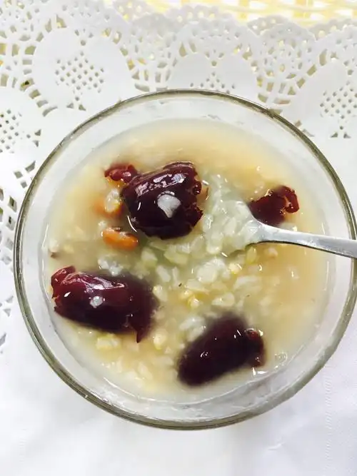 晚餐:红枣燕麦粥