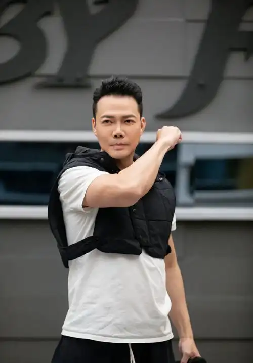 谢天华《披荆斩棘的哥哥》剧照图片