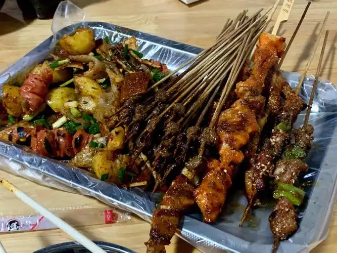 超赞的烧烤还有呆呆的照片