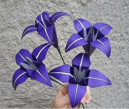 百合花折纸教程附带不同数量百合的意义. 来自帅逼陈二狗 - 微博