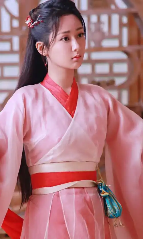 几许相思待酒浇,杨紫的照片可爱古装(杨紫:唯美古装,仙气飘飘)