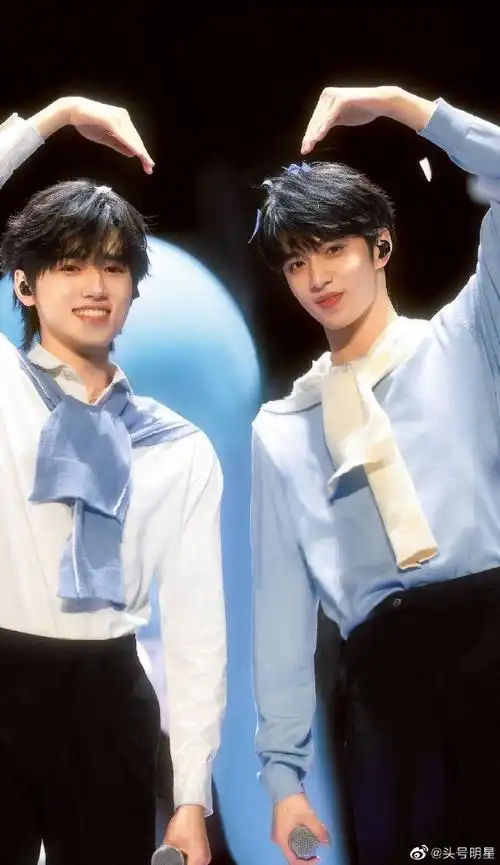 文轩超话#时代少年团百花迎春视频#文轩好小的两张脸这站位永久好么