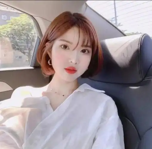 大饼脸的女孩子,选对了发型比减肥来的实在,网友:短发很瘦脸(胖脸女生