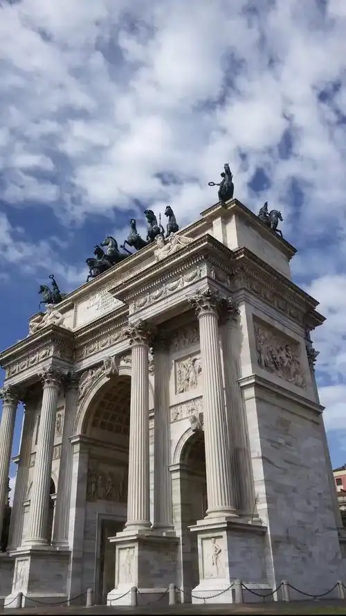 巴洛克建筑是17至18世纪在意大利文艺复兴建筑基础上发展起来的一种