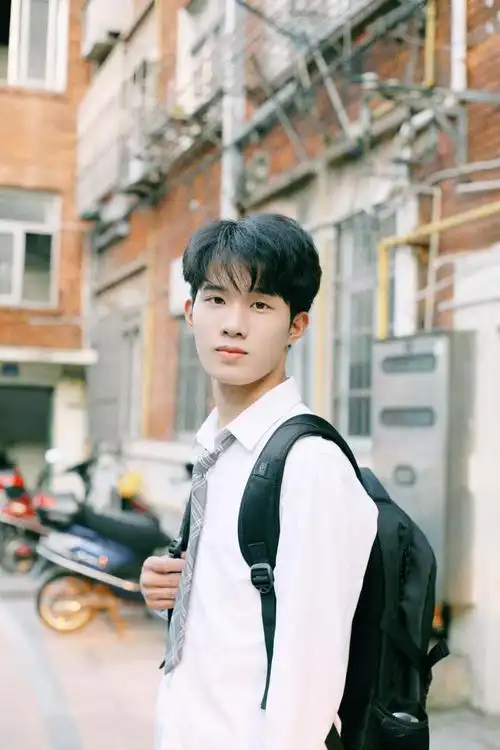 少年所向往的,既是远方,也是梦想.