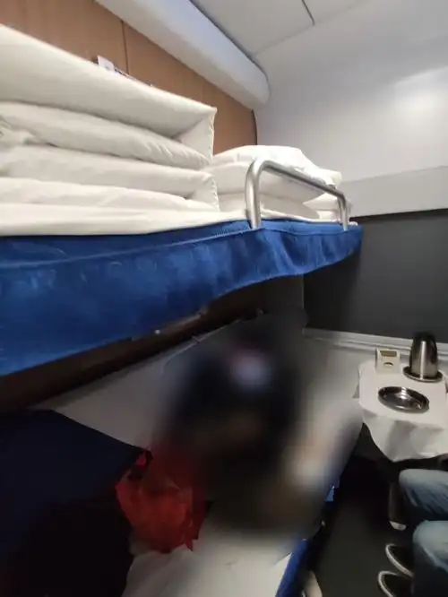 动车一等卧是什么样子? - 知乎