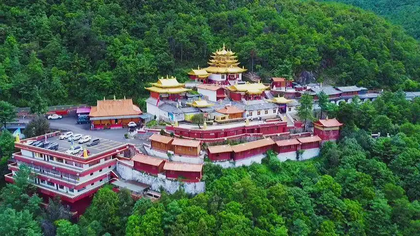 登上山顶看最美风景#治愈系风景 #丽江文笔山之巅