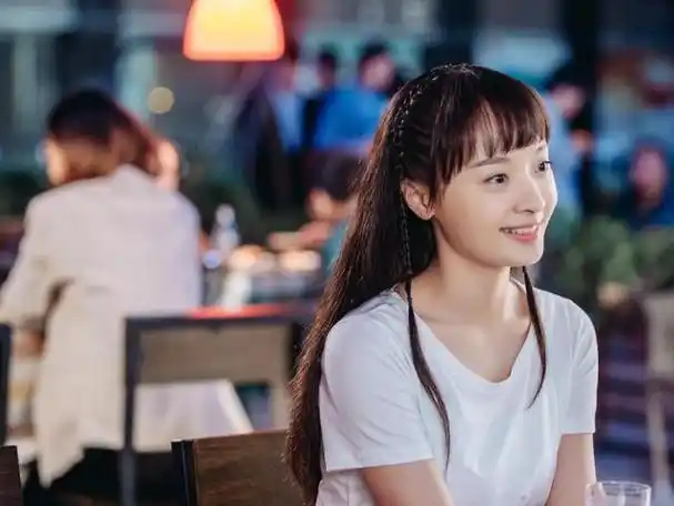 并且出演白灵一角,给人们留下深刻印象,就是在这部剧中她有幸和张嘉译