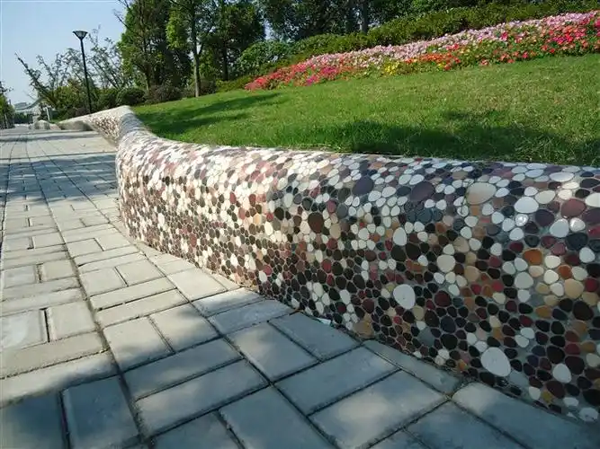 公园路石景观围墙鹅卵石马赛克