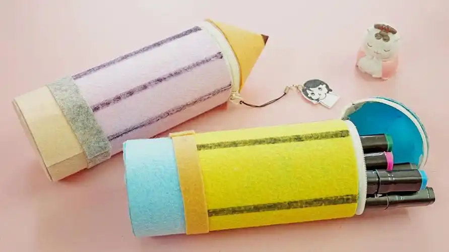 来做个简单的笔袋吧,铅笔造型很特别,容量也很大!