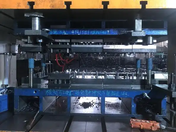 五,改善实施a:冲压模具靠山,滑块作动面抛光,滑槽配合面检查后红丹配