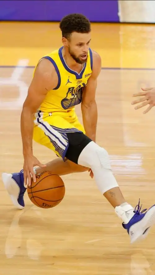 防守都多长点心吧 库里运球帷幄 全身都是假动作!