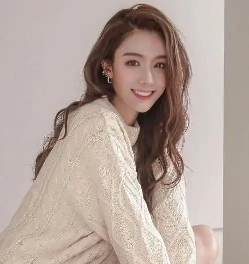 当女友和前任私会抱怨我逼她结婚后,我立刻分手,扭头换个新娘