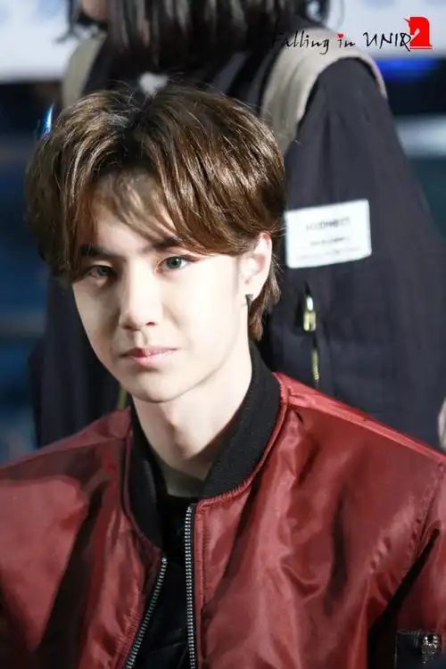 150509韩国清凉里签售uniq王一博crlogo