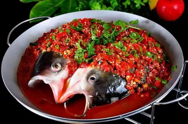 湖南特色名菜剁椒蒸鲈鱼(特色湘菜鱼的做法)(5)