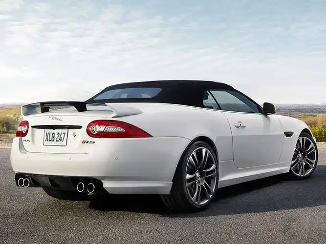 捷豹xkr-s敞篷车桌面壁纸