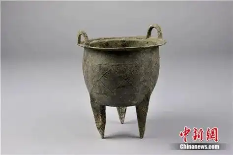 二里头遗址出土文物网格纹青铜鼎.受访者供图