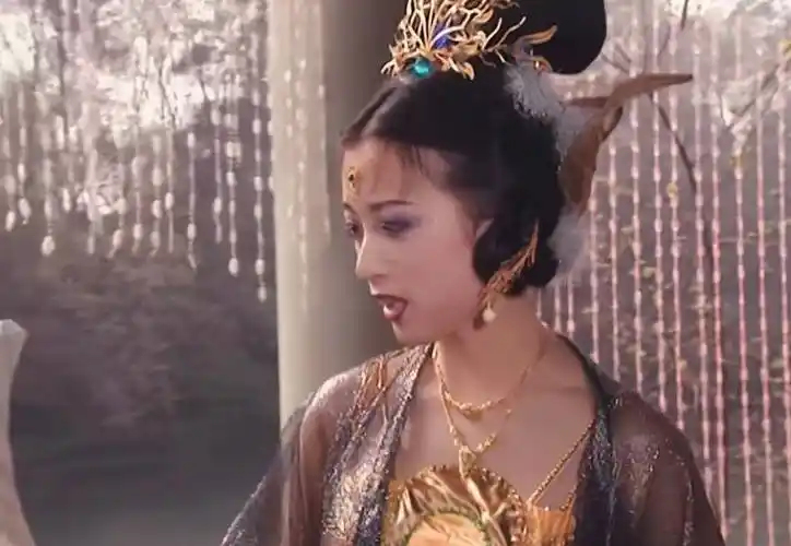 金巧巧晒娃,45岁"孔雀公主"颜值依旧是巅峰,儿子年龄成为亮点_视频