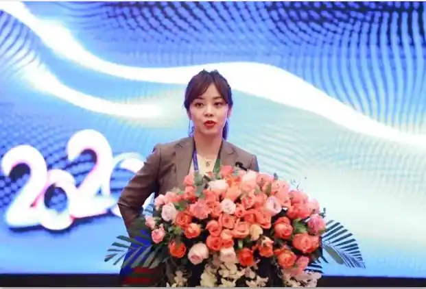 > 公司要闻苏宁环球旗下地产集团执行总裁李伟,文产集团副总裁马莉莉