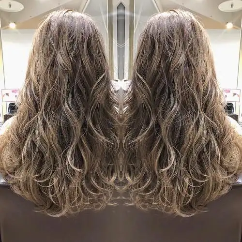 今年特别流行这种微卷中长发, 既慵懒又唯美