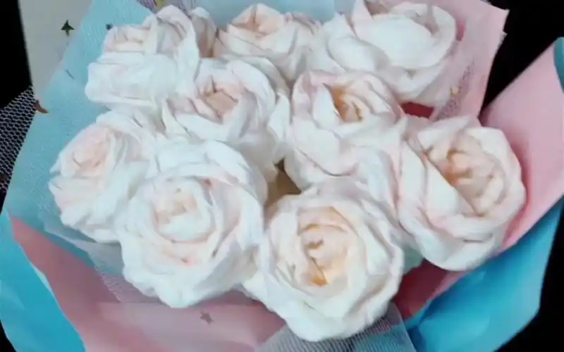 纸巾玫瑰花!简单好看永不枯萎.