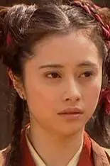 戚芳(何美钿饰演)