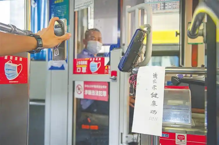 海口:引导乘客主动亮码