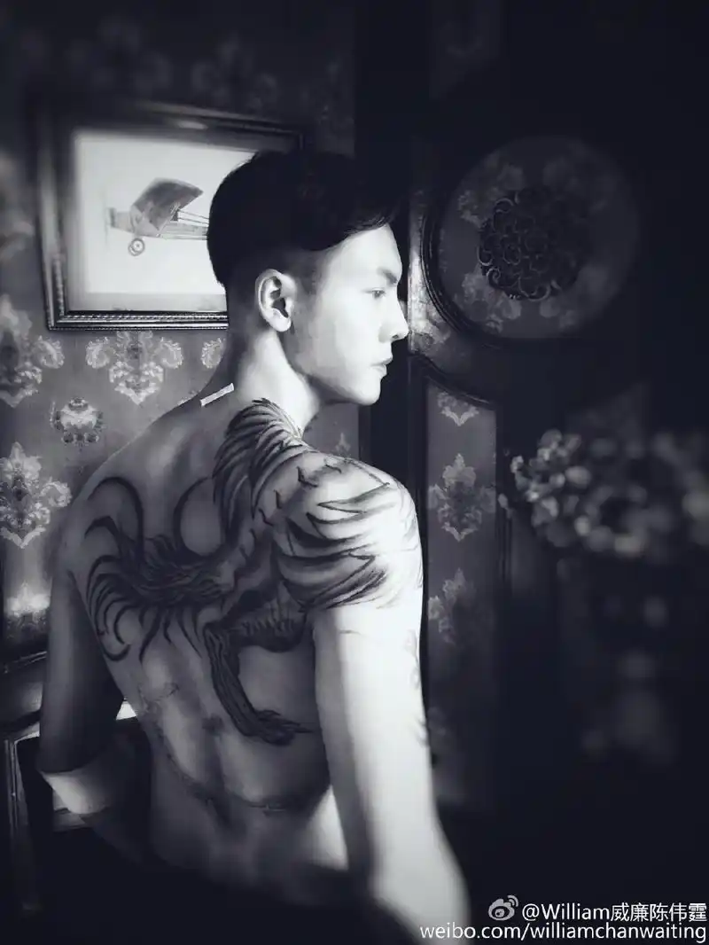 陈伟霆第一部时装剧,一开剧就用裸体吸晴,里边原来还有这些