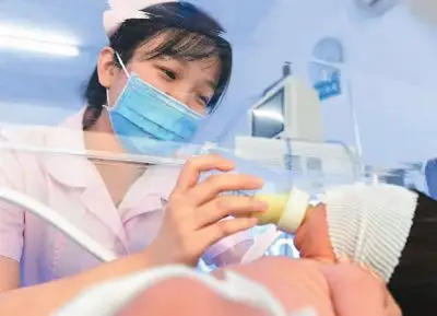 假日坚守 最美风景