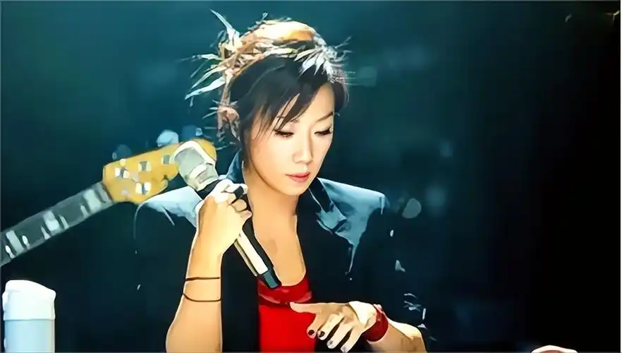 回顾林忆莲:李宗盛为她离婚,陈辉虹等她20年,今57岁却孤单一人