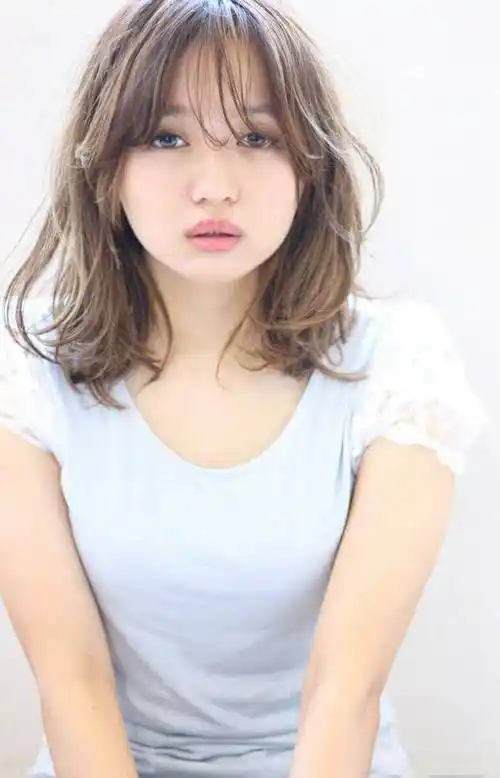 10款适合胖脸女生发型,时尚减龄又显脸小,好打理又显气质