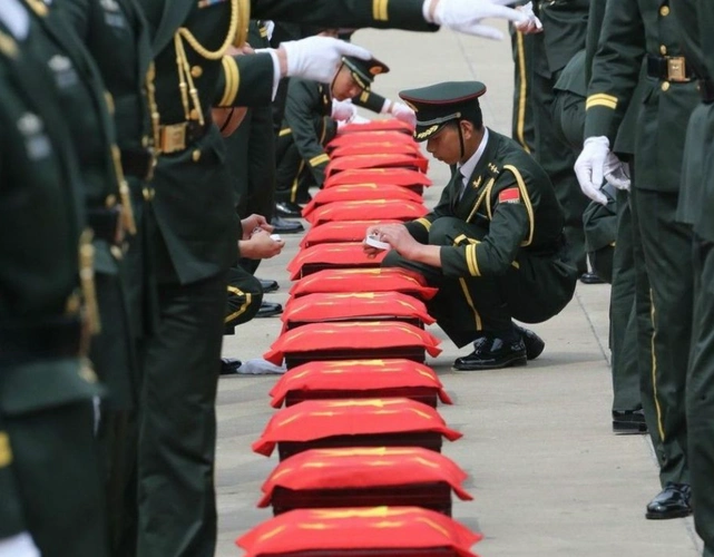 烈士的遗体,为什么有的盖国旗,有的盖军旗?差别很大!