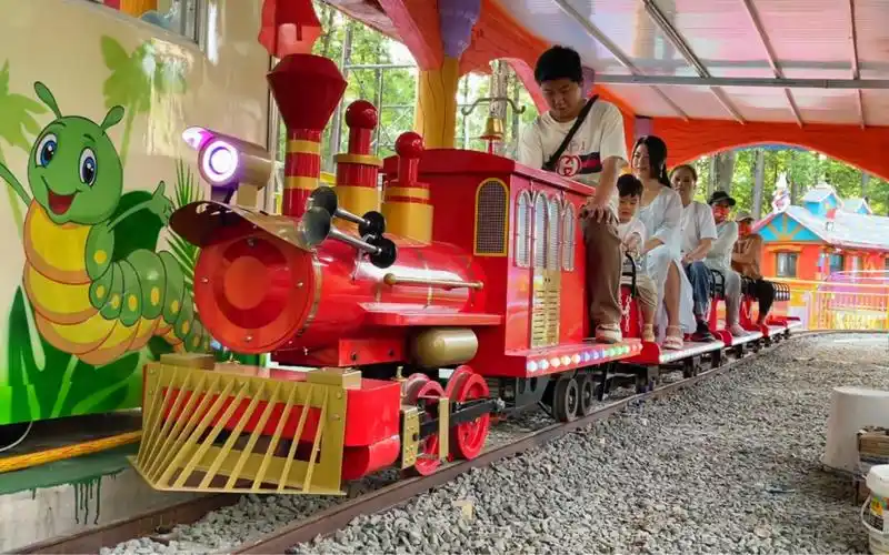 马鞍山雨山湖公园游乐场将于6月18日试营业(8):小火车开啦.