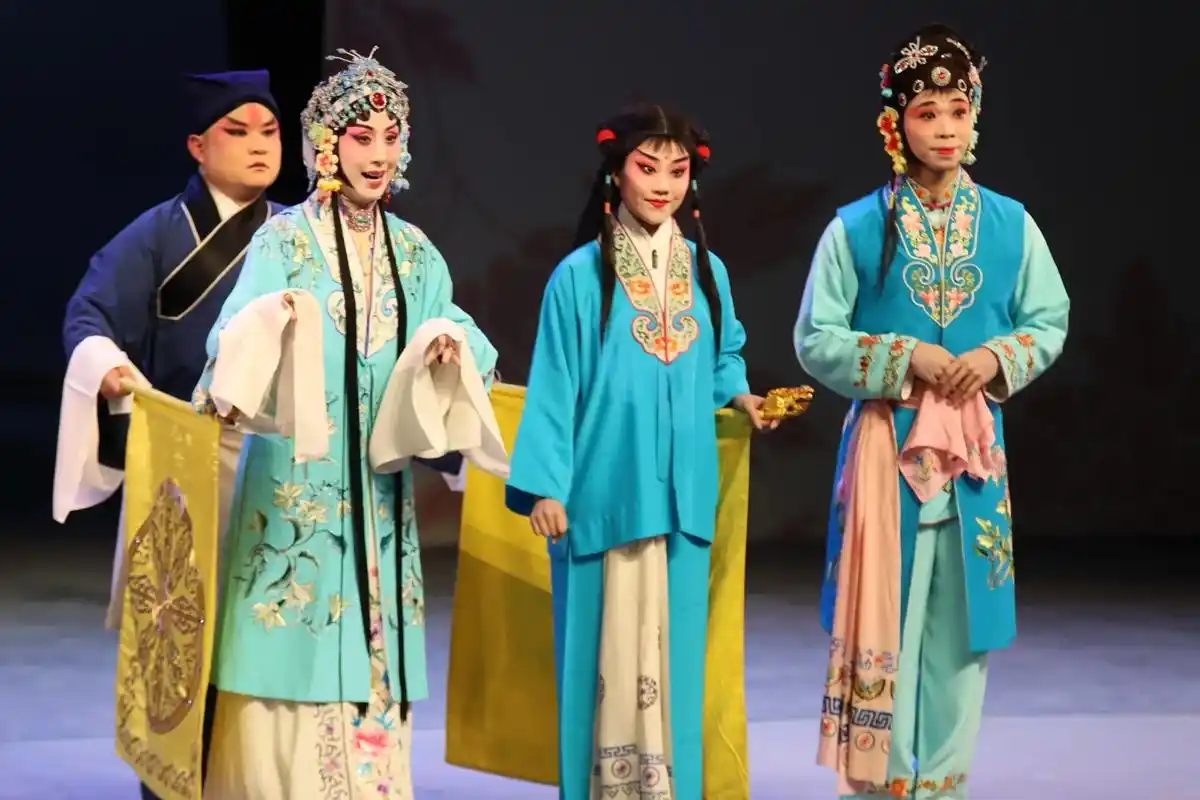 上海京剧院 #锁麟囊 #剧照欣赏 #史姐姐  - 抖音