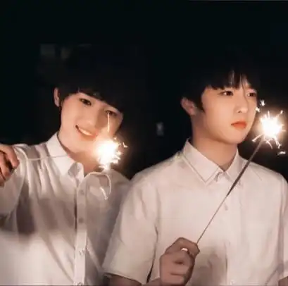 文轩头像:少年人的眼睛总是藏不住深情