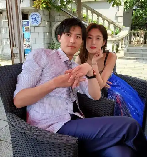 徐志胜的女友是谁|徐志胜女友真面目首次曝光,喜欢抽电子烟,呼兰老婆