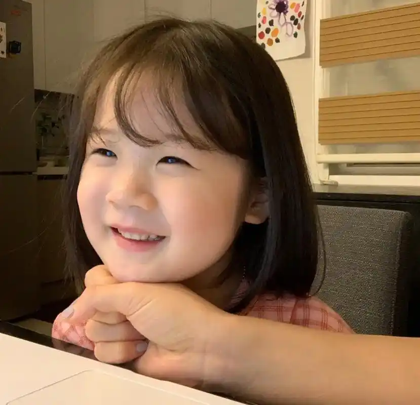 可爱雪鹅捧脸杀上线|金雪#金雪  #萌娃表情包 #金雪日常  - 抖音