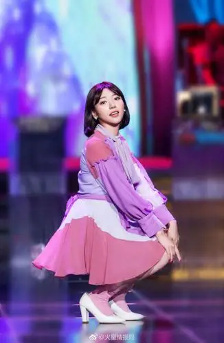 2017郭雪芙火星情报局同款拼色灯笼袖压褶连衣裙高腰显瘦蓬蓬短裙