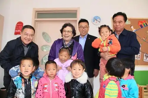 中国市长协会顾问,爱尔公益基金会创会会长陶斯亮一行来我中心考察