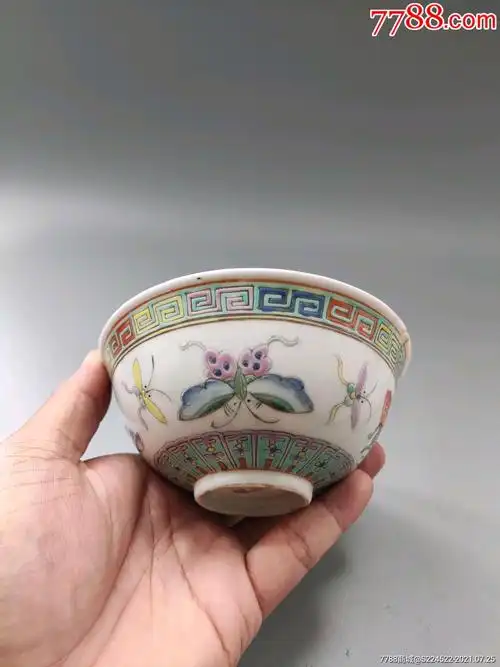 民国粉彩蝴蝶碗