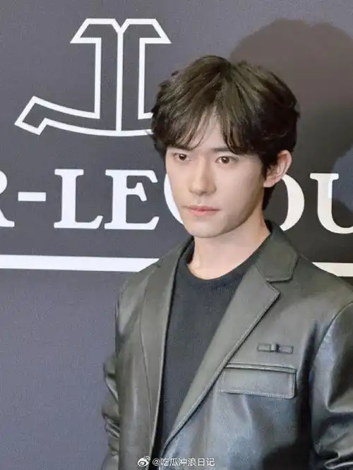 易烊千玺日内瓦生图##易烊千玺日内瓦看展路透