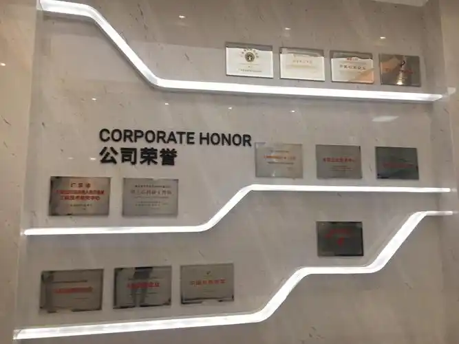公司的荣誉墙挂满了荣誉证书,每一张含金量都很高!